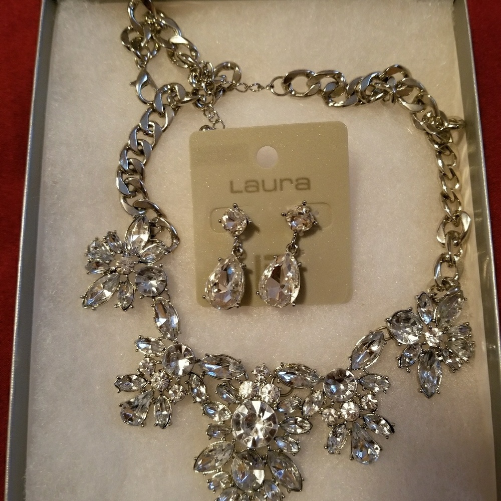 Laura Necklace and Earrings Set